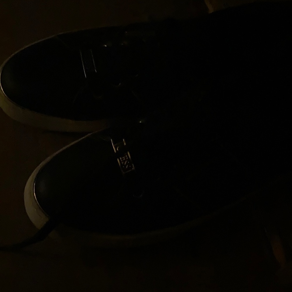Guess - Picture 2 of 3